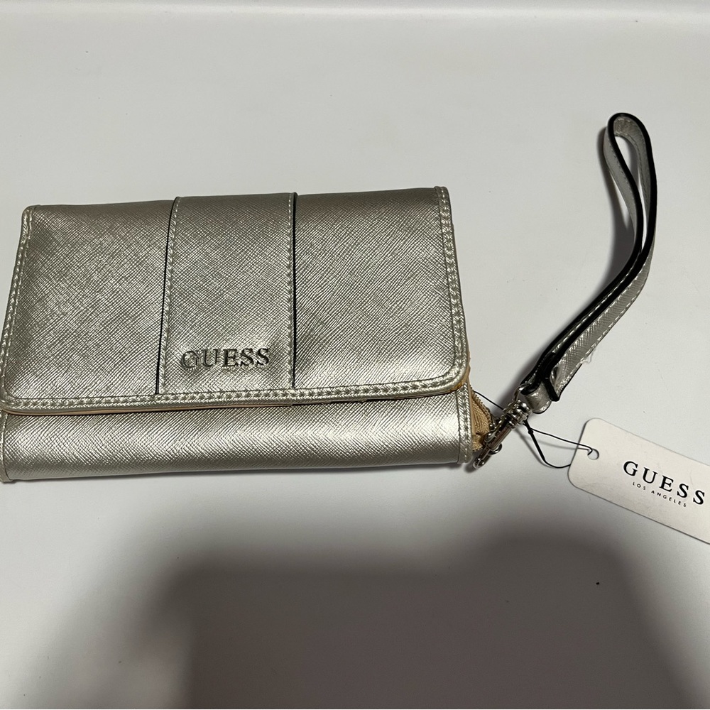 Guess clutch